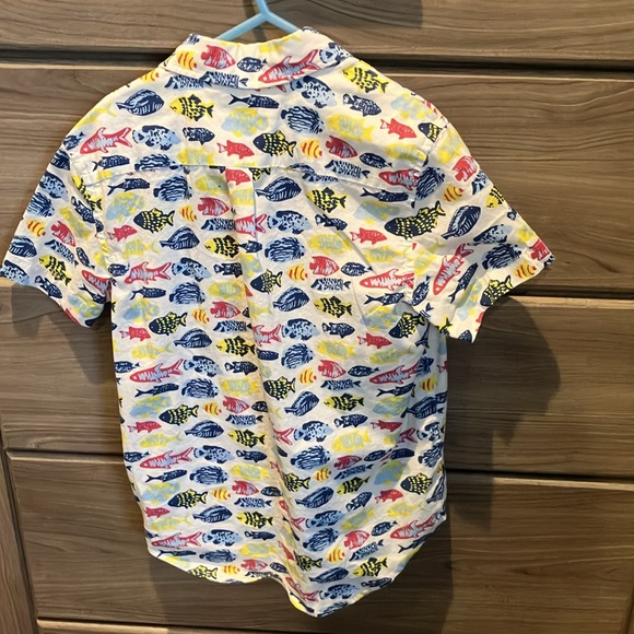 Boys short sleeve button down shirt. By Crewcuts size 8 - Picture 6 of 6